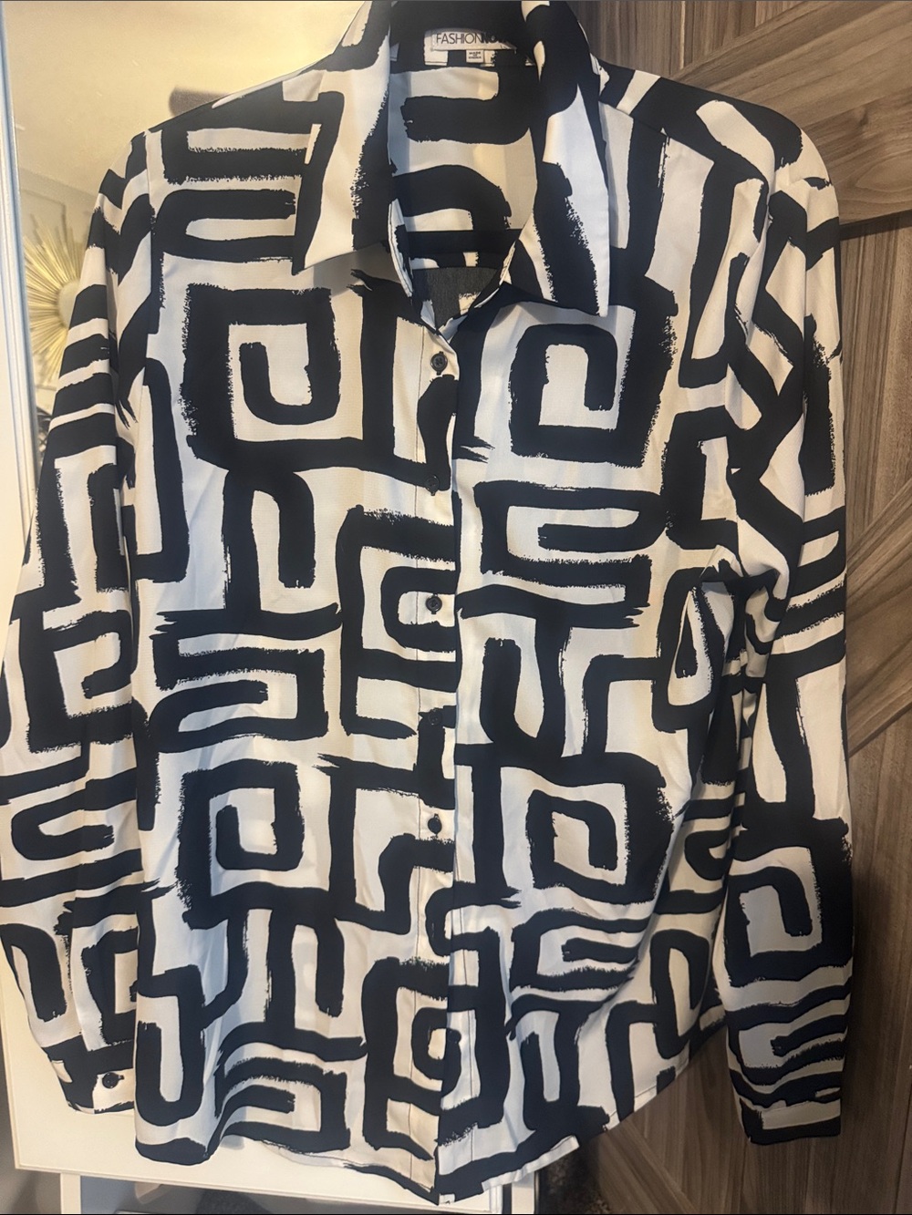 Fashion Nova Black and White Geometric Button-Down Blouse in Large